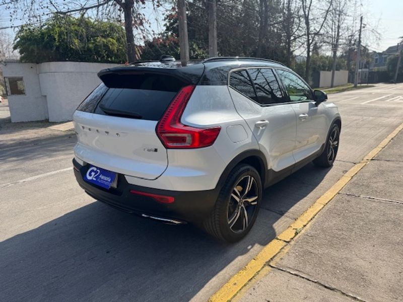 Volvo Xc40 — foto 21 de 39