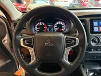 Mitsubishi L200 — foto 9 de 10