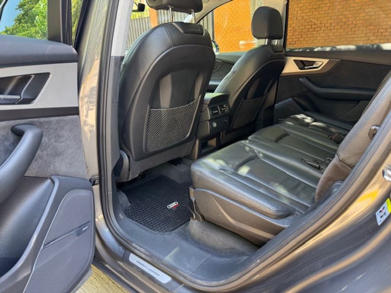 Audi Q7 — foto 23 de 33