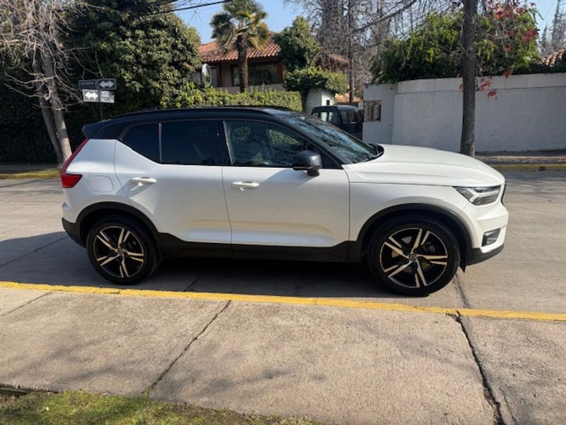 Volvo Xc40 — foto 15 de 39