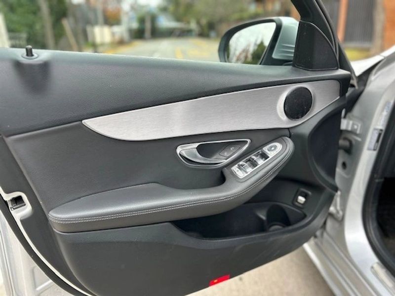 Mercedes-Benz C200 — foto 5 de 20