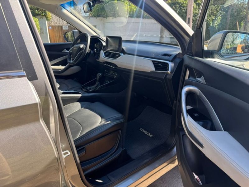 Chevrolet Captiva — foto 20 de 28