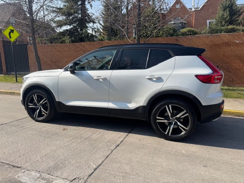 Volvo Xc40 — foto 33 de 39