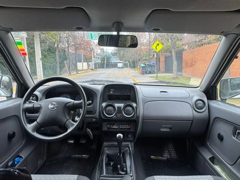 Nissan Terrano — foto 15 de 19