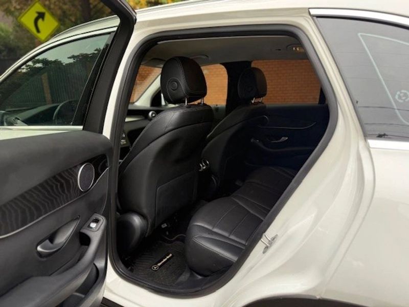 Mercedes-Benz Glc200 — foto 14 de 22