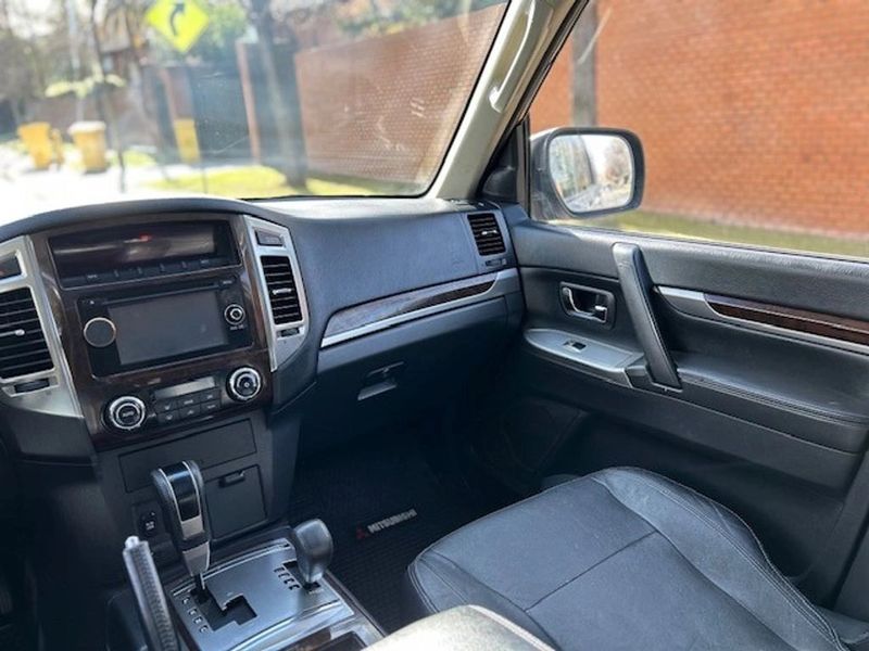 Mitsubishi Montero — foto 11 de 19