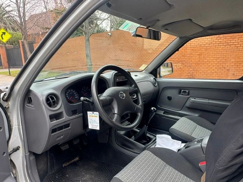 Nissan Terrano — foto 11 de 19