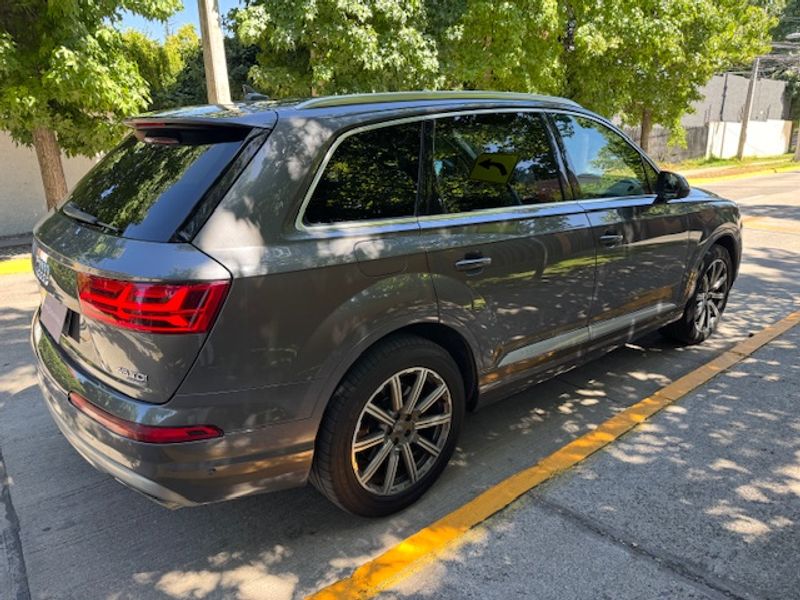 Audi Q7 — foto 10 de 33