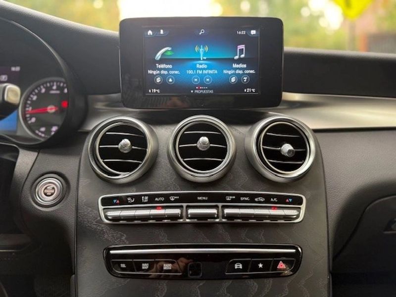 Mercedes-Benz Glc200 — foto 20 de 22