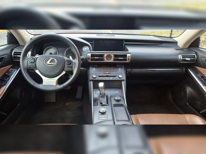 Lexus Is350 — foto 18 de 25