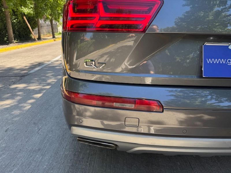 Audi Q7 — foto 14 de 33