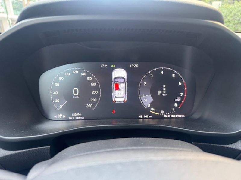 Volvo Xc40 — foto 38 de 39