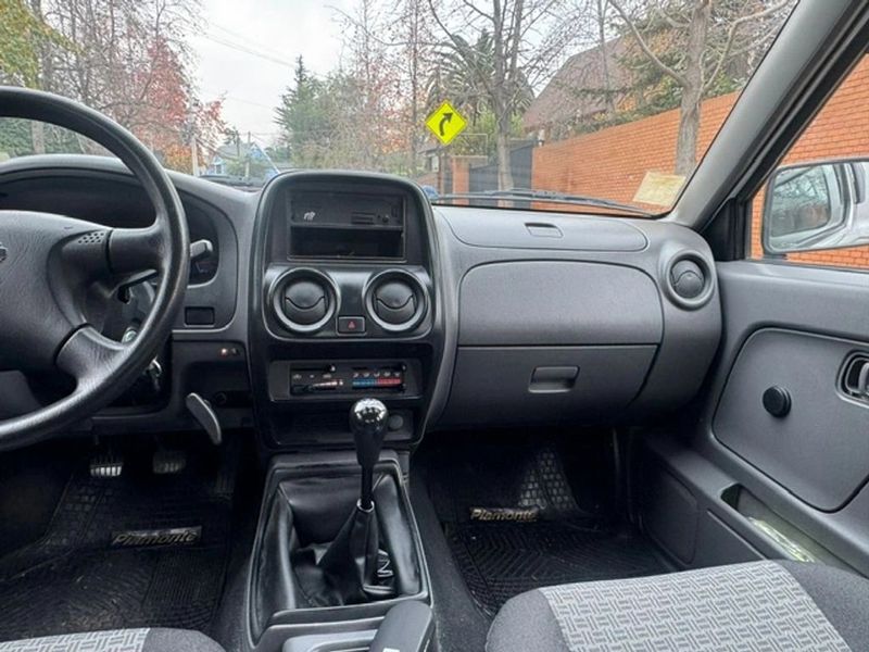 Nissan Terrano — foto 17 de 19