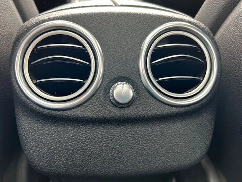 Mercedes-Benz C200 — foto 15 de 20