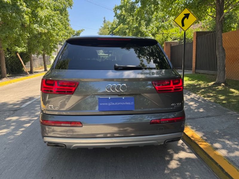 Audi Q7 — foto 12 de 33