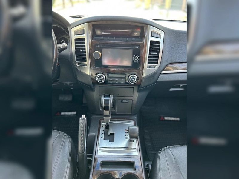 Mitsubishi Montero — foto 10 de 19