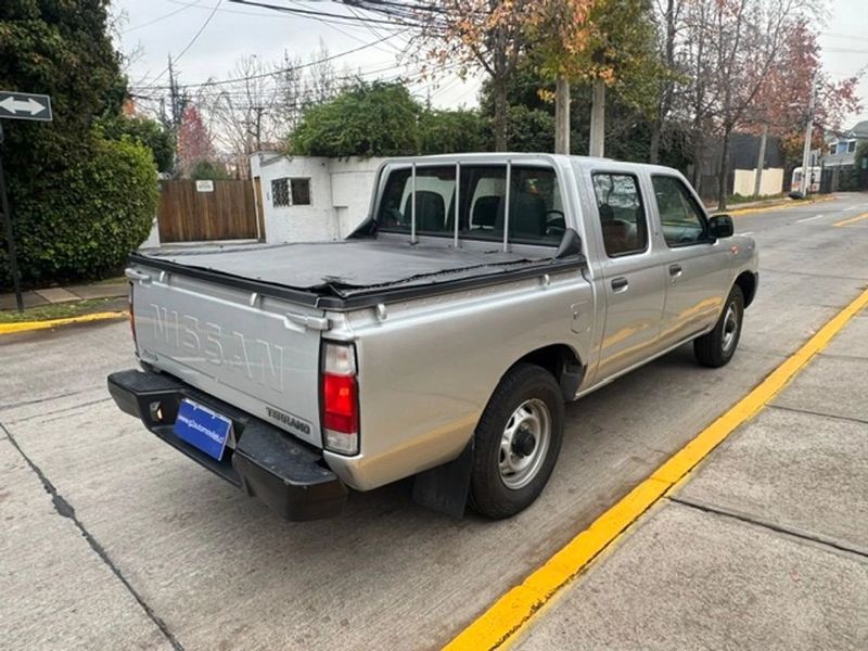 Nissan Terrano — foto 5 de 19
