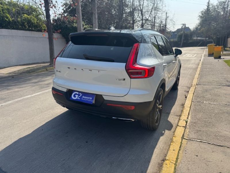 Volvo Xc40 — foto 23 de 39
