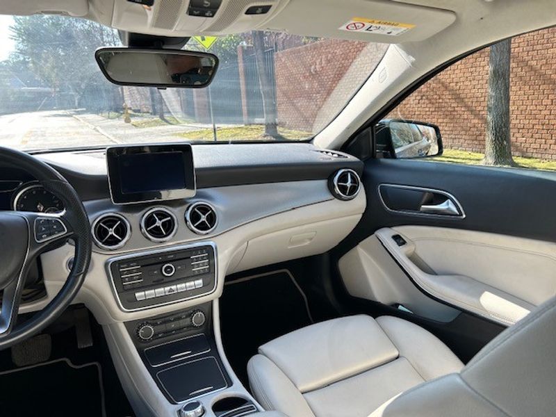 Mercedes-Benz Gla200 — foto 12 de 16