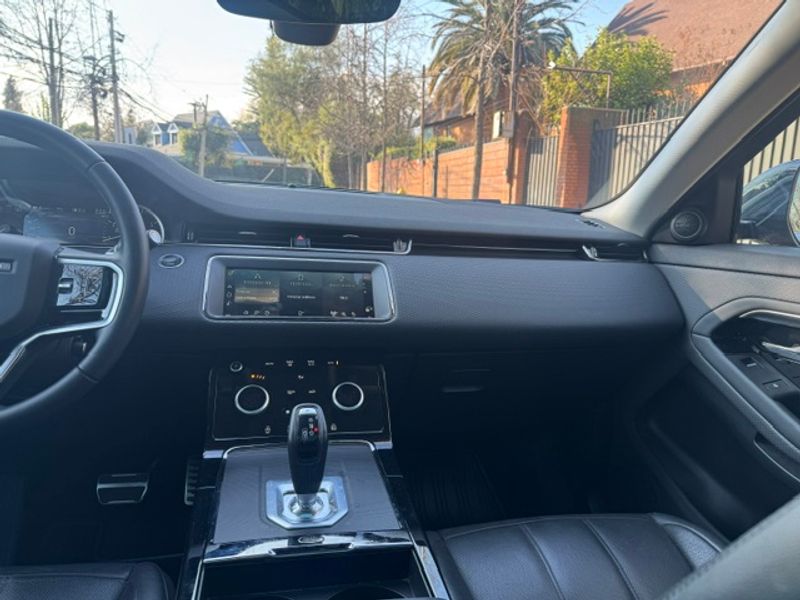 Land Rover Range Rover Evoque — foto 27 de 31