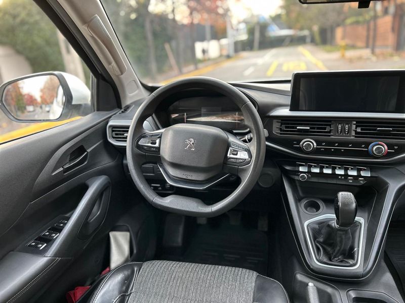 Peugeot Landtrek — foto 12 de 15