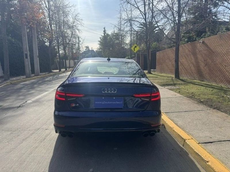 Audi S4 — foto 21 de 29