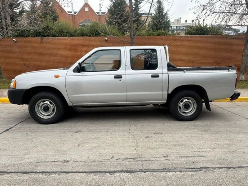 Nissan Terrano — foto 10 de 19