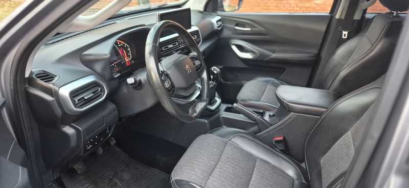 Peugeot Landtrek — foto 17 de 21