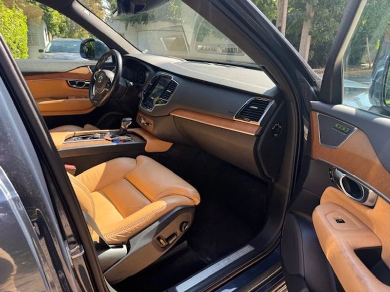 Volvo Xc90 — foto 17 de 25