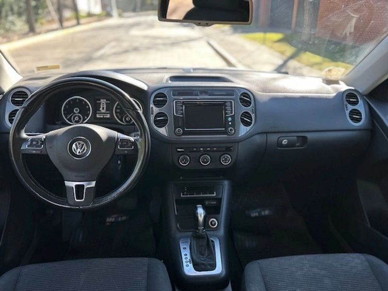 Volkswagen Tiguan — foto 10 de 23