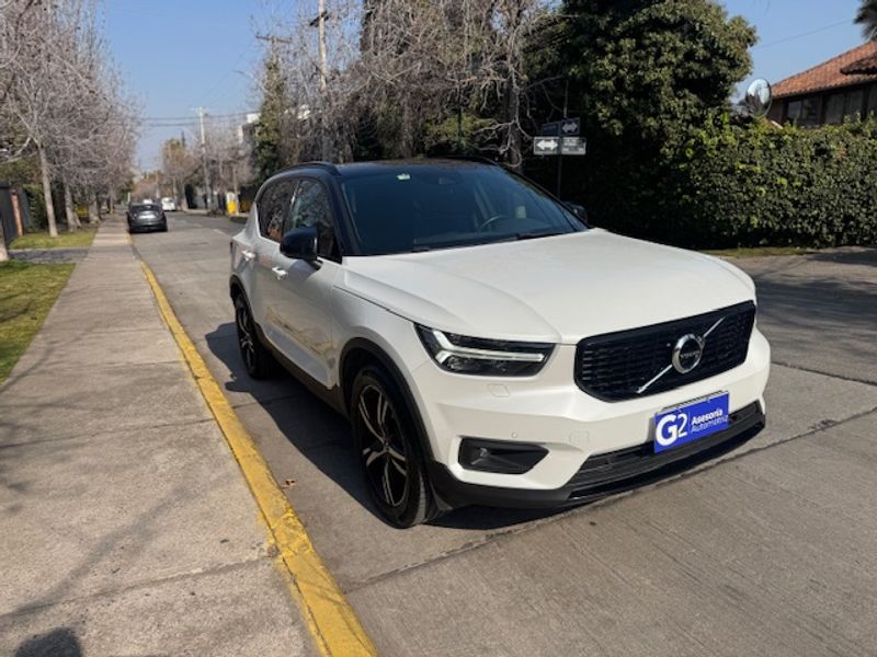 Volvo Xc40 — foto 13 de 39