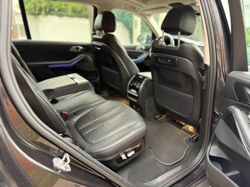 BMW X7 — foto 17 de 28