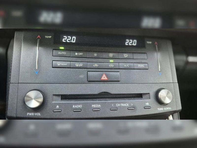 Lexus Is350 — foto 24 de 25