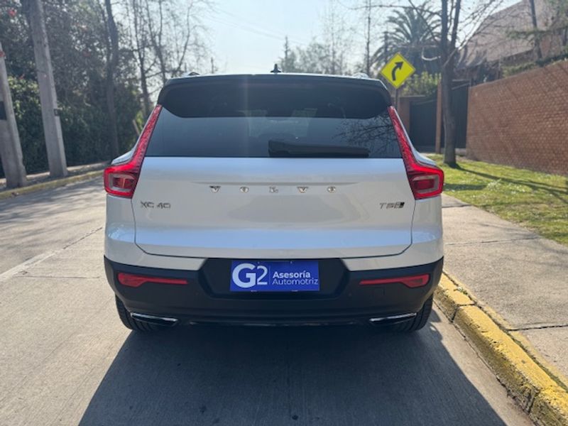 Volvo Xc40 — foto 26 de 39