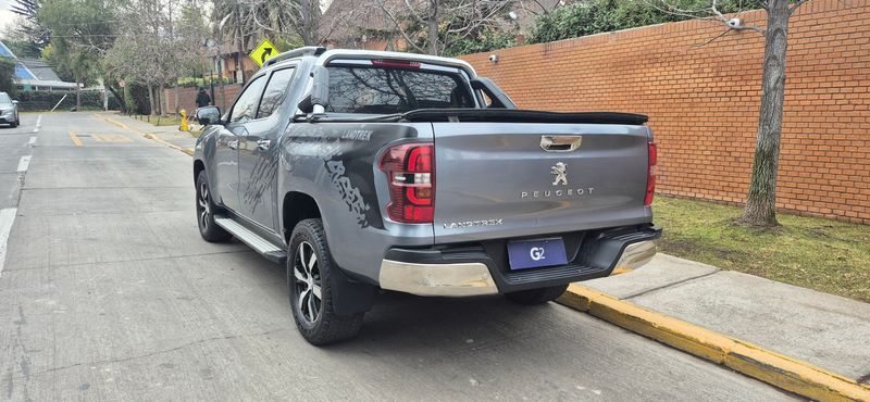 Peugeot Landtrek — foto 11 de 21