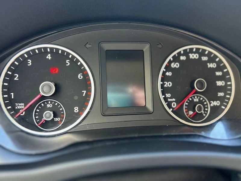 Volkswagen Tiguan — foto 8 de 23